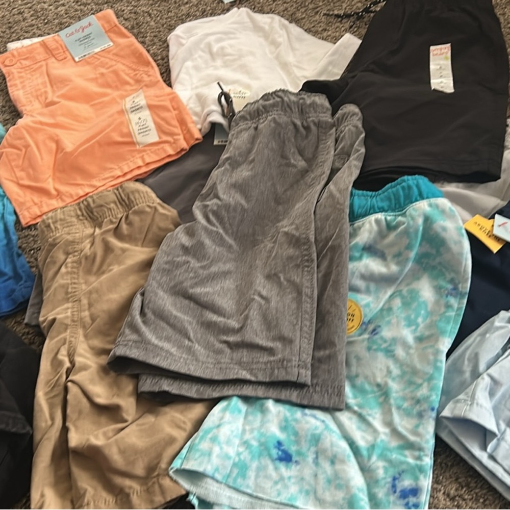 Assorted Men's Shorts Collection - Picture 2 of 2